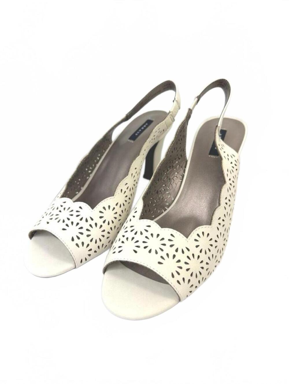 Beautiful NWTs Masseys Women’s Heels Size 10W